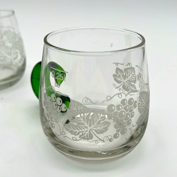 Vintage Etched Grape and Leaf Decorative Green-Handle Drinking Mugs (Set of 2) - Picture 3 of 11